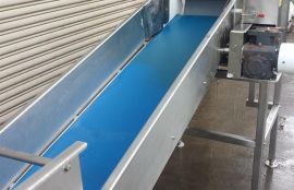 Ленточный конвейер с бункером для приемки гранул и их дальнейшей загрузки в контейнеры - фото 7